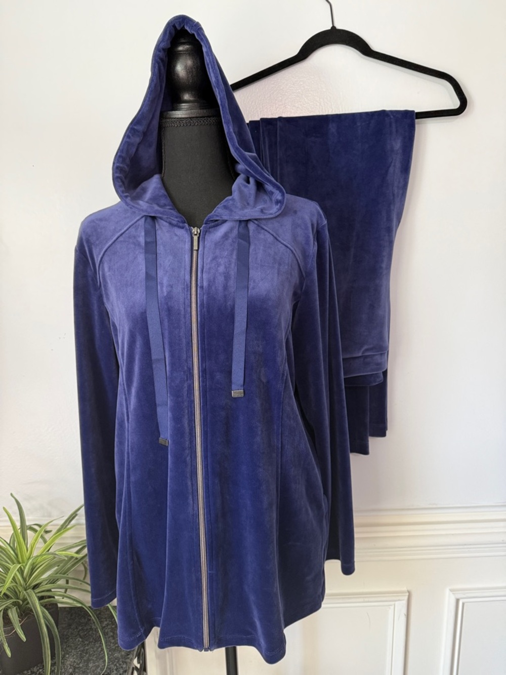 NWOT Chico's Zenergy Periwinkle Velour Zip Hoodie Jacket & Pants Set 10